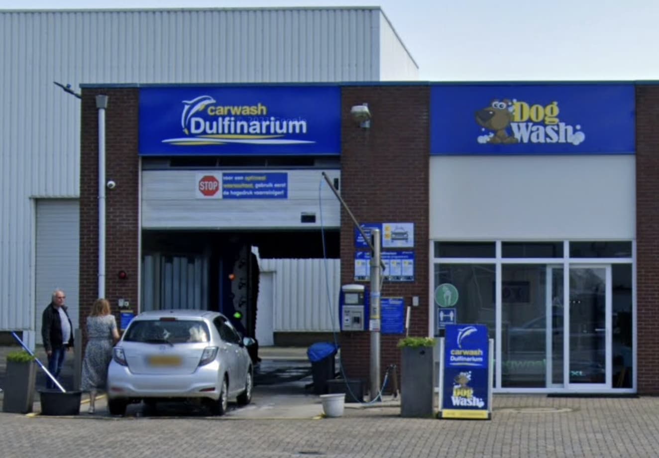 Foto 1 van de hondenwasstraat bij locations/carwash-dulfinarium-1681757910999.webp