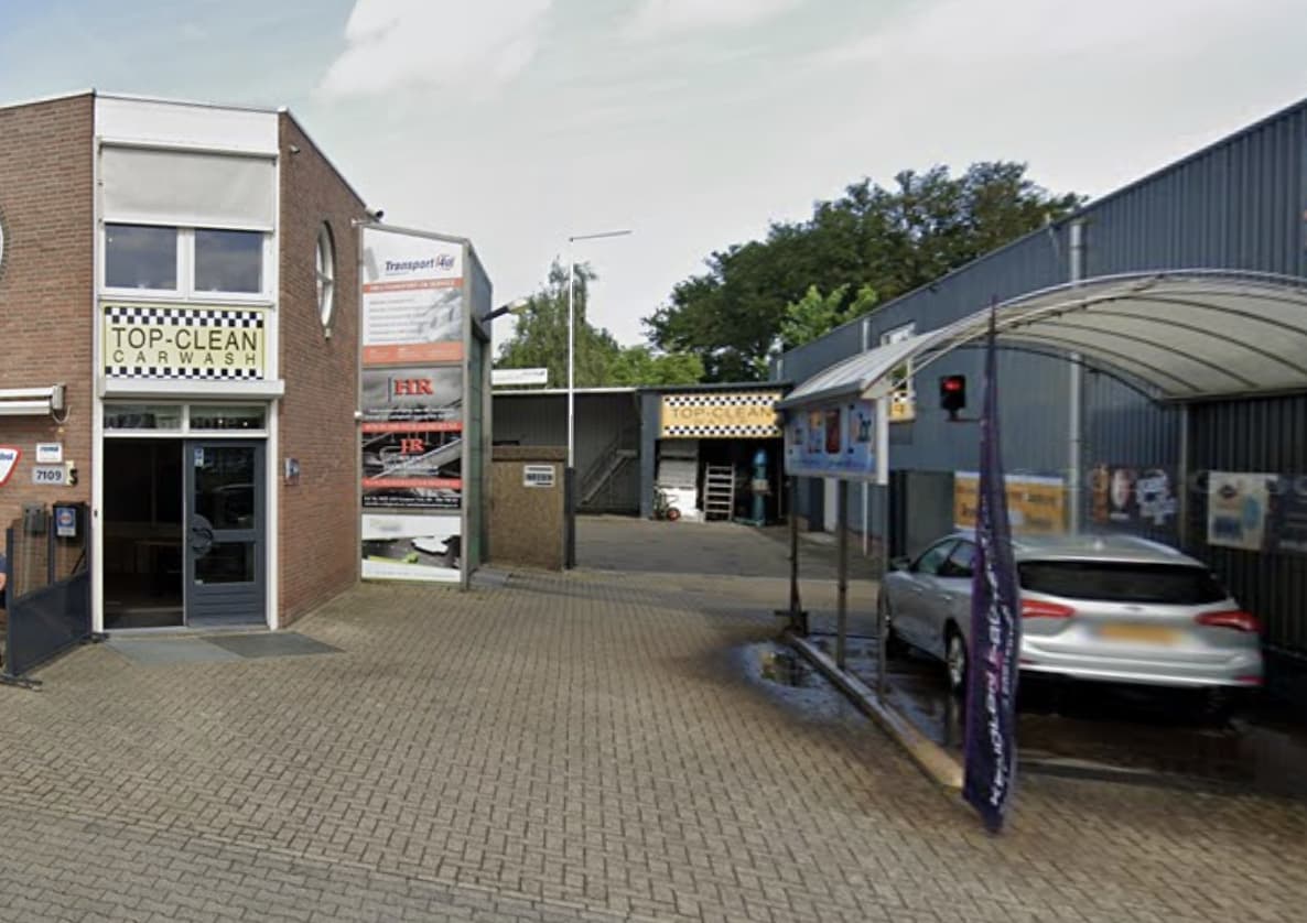 Foto 1 van de hondenwasstraat bij locations/top-clean-carwash-1682442039205.webp